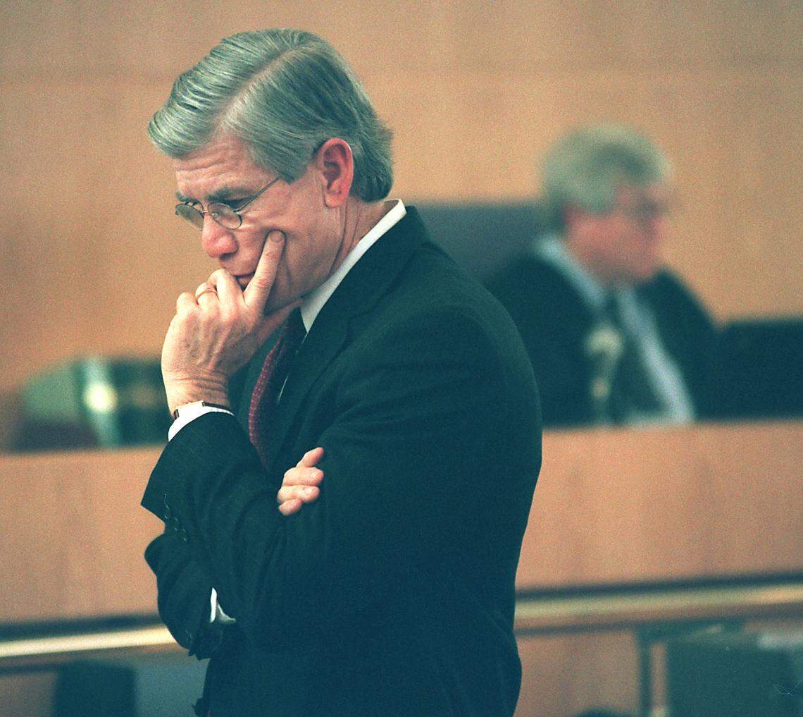 Prosecutor Gentry Caudill gathers his thoughts in January 2001 as he addresses the jury during his closing argument in the Rae Carruth murder trial.