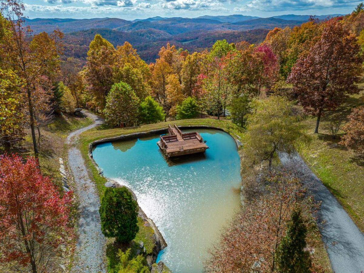The Ridges of Steel Creek estate includes a fishing pond.
