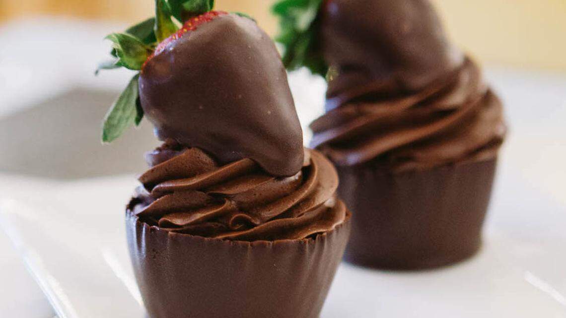 At Amélie’s, you can order the chocolate mousse in a large cup or as a mini mousse cup.
