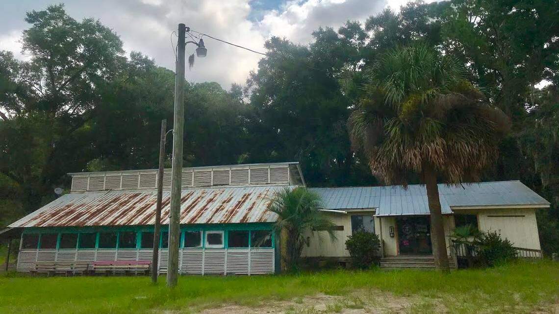 The building that formerly housed Marshside Mama’s on Daufuskie Island could be the new home of a family-friendly restaurant thanks to a bid is being considered by Beaufort County Council.