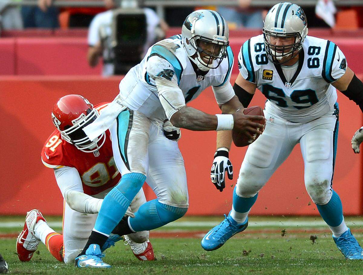 Offensive tackle Jordan Gross (69) blocked for Carolina Panthers quarterback Cam Newton (1) for Newton’s first three years in the league.