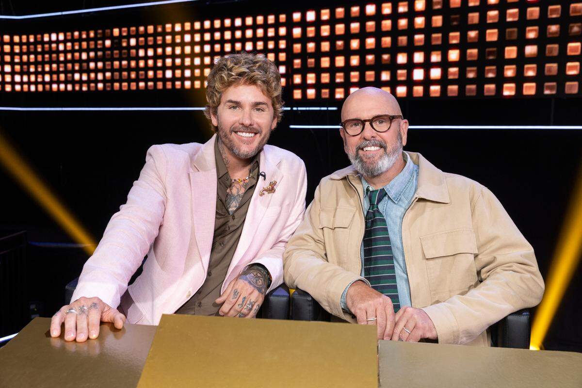 Joey Hewell and Scott Lindsley in season 1 of “What's In The Box” on Netflix.