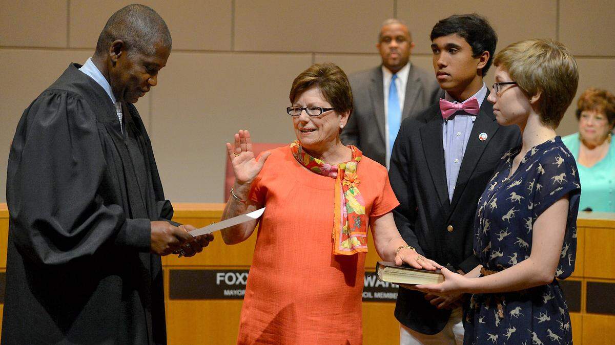 Mecklenburg Chief District Judge Regan Miller, shown swearing in Patsy Kinsey as Charlotte mayor in 2013, has announced his retirement, effective in March.
