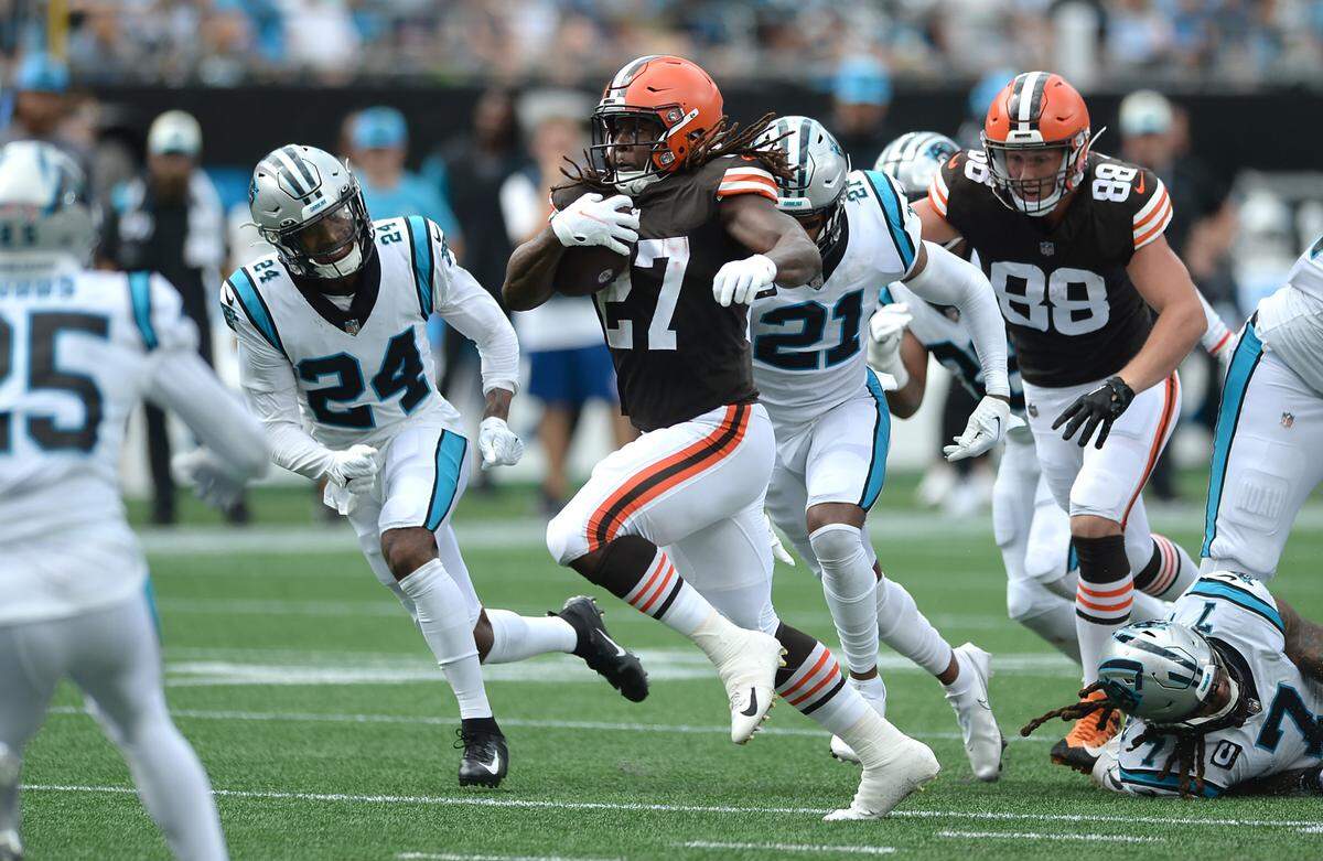 Cleveland Browns running back Kareem Hunt, center, breaks free of the Carolina Panthers defense on a run during second quarter action at Bank of America Stadium on Sunday, September 11, 2022.