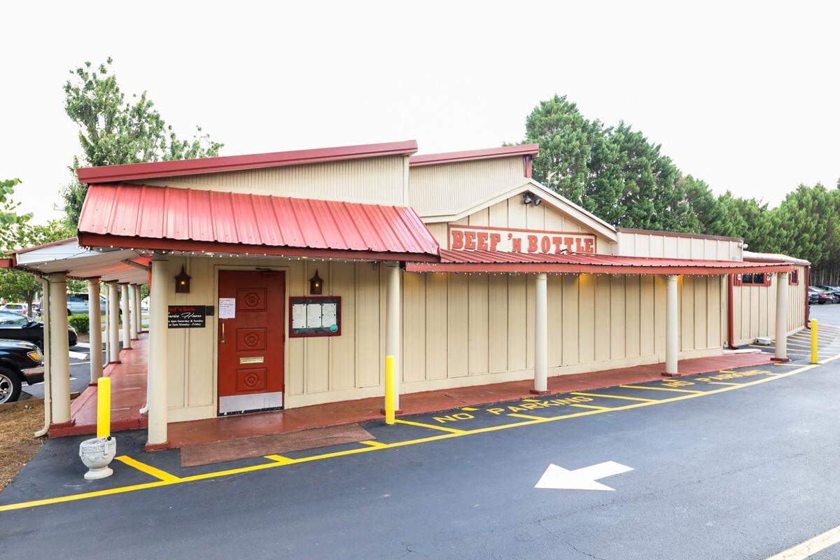 Beef and Bottle hangs on to a classic steakhouse vibe.