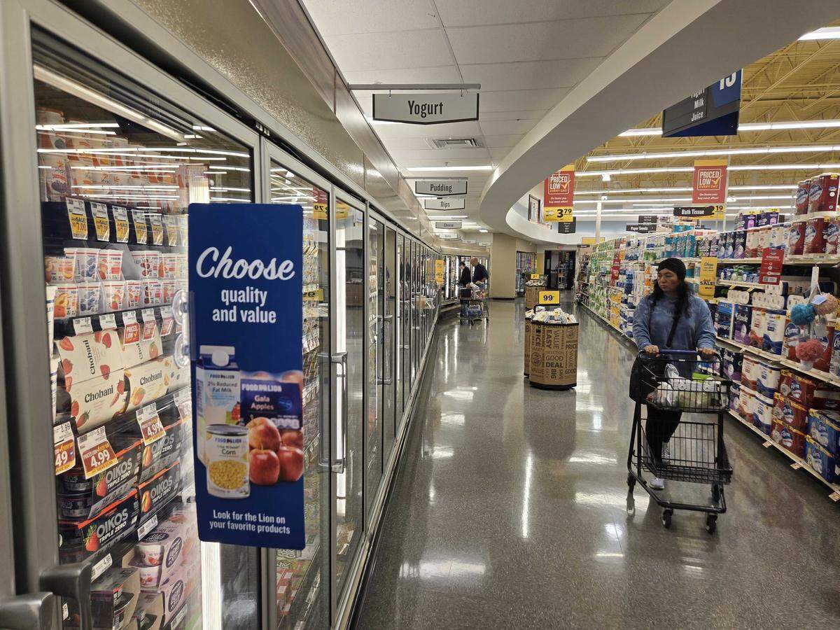 Grocery stores are closed on Christmas, Thursday, Dec. 25.