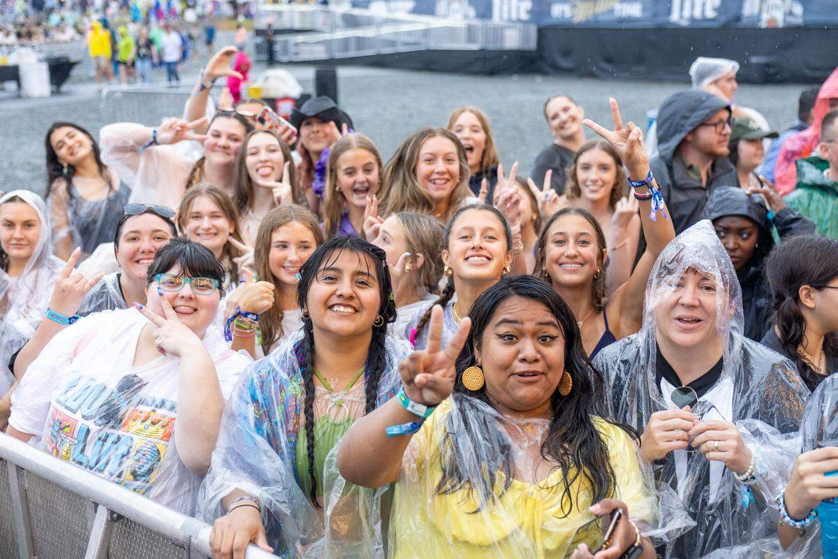 Fans in the rain at Lovin’ Life Music Fest.