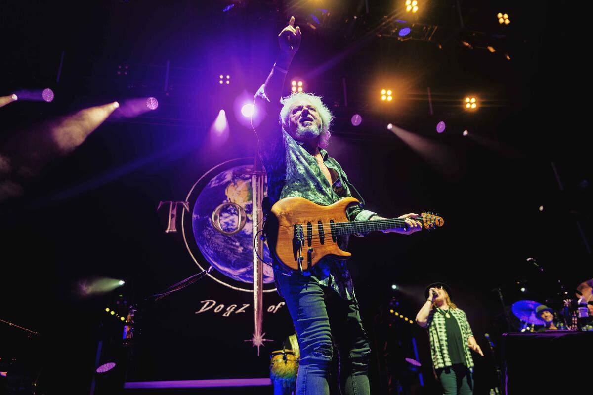Steve Lukather, the sole remaining founding member of Toto, performs at PNC Music Pavilion on Thursday night.