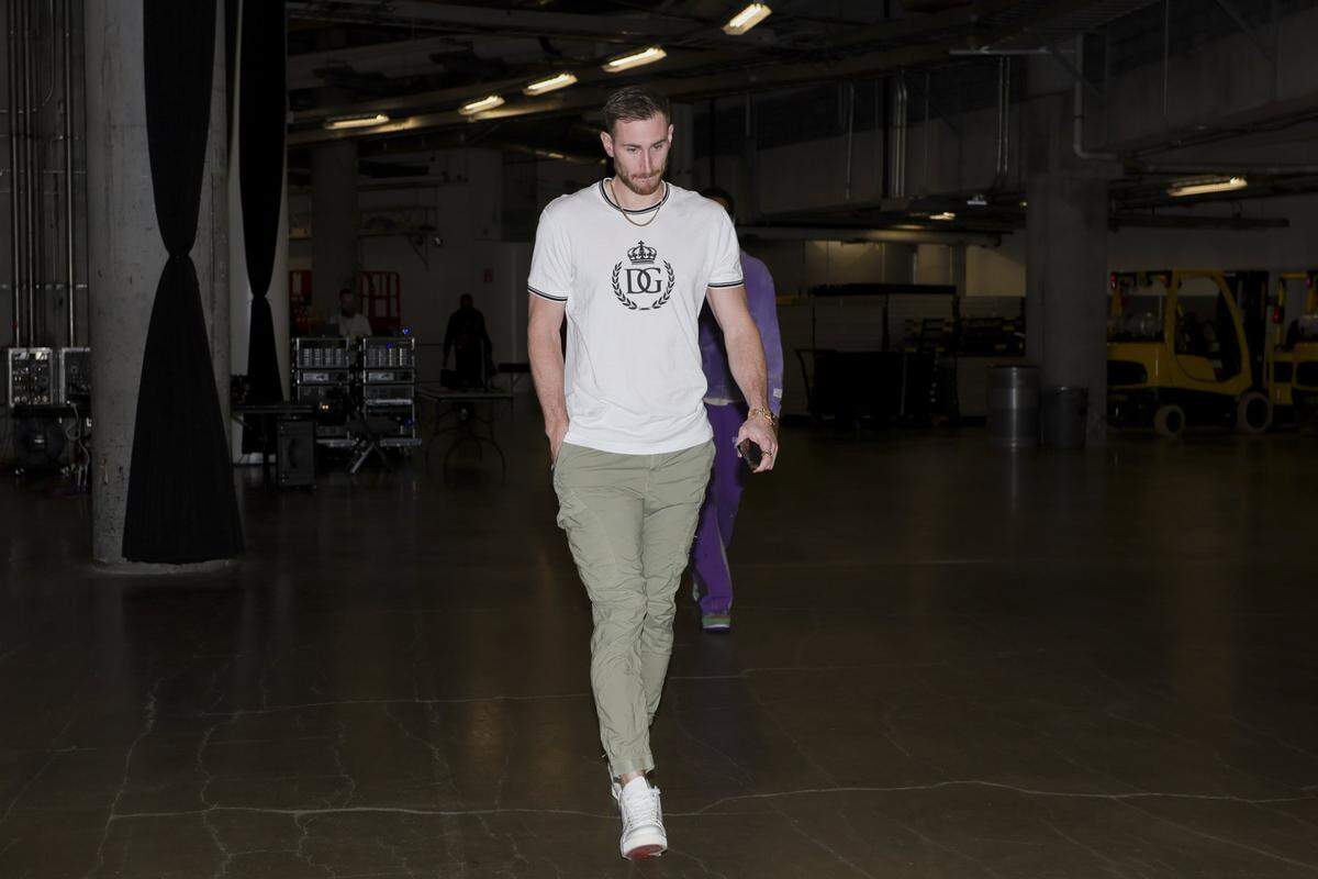  Charlotte Hornets forward Gordon Hayward (20) arrives for the game against the Miami Heat at Kaseya Center.
