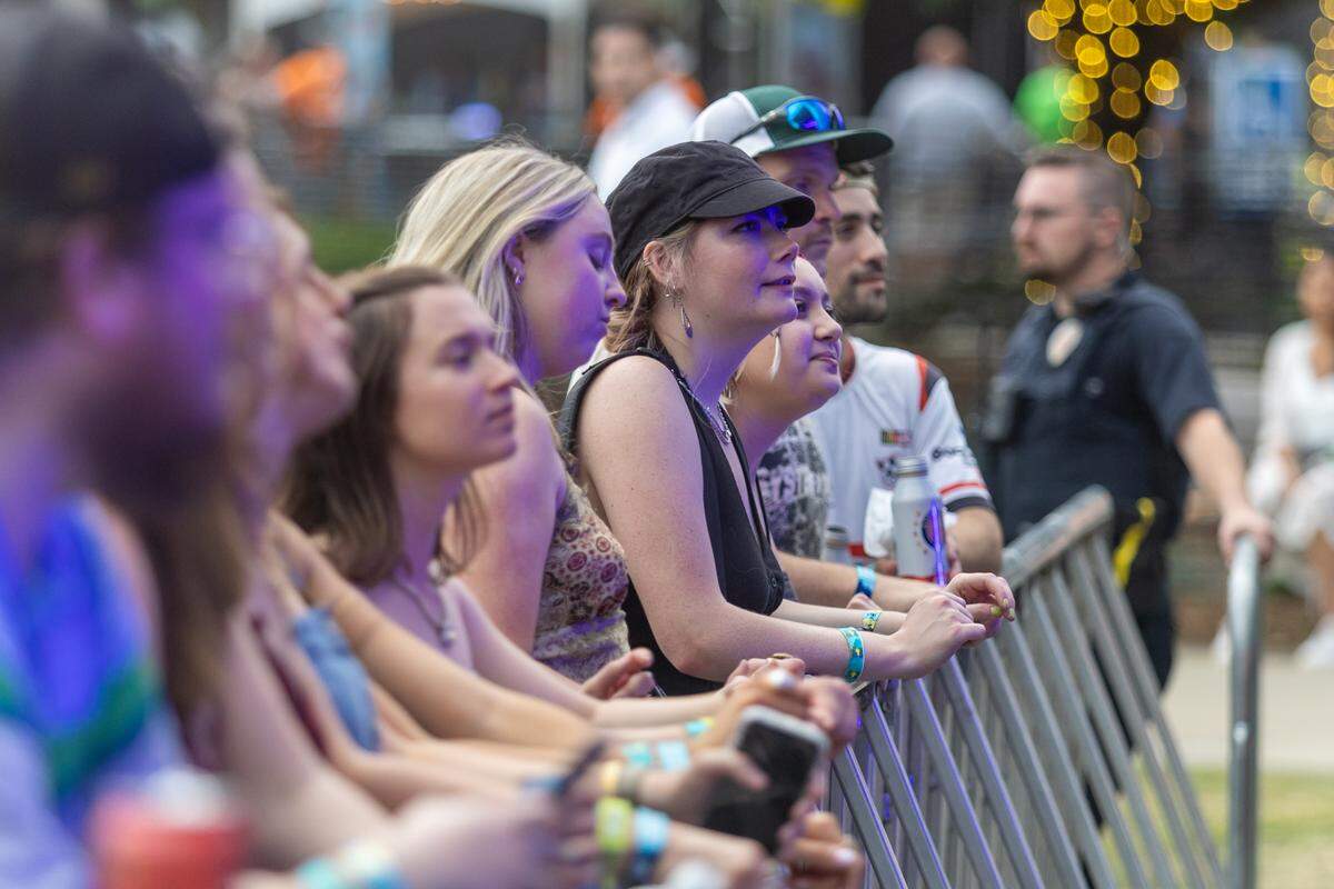 Fans at Lovin’ Life Music Festival 2025.
