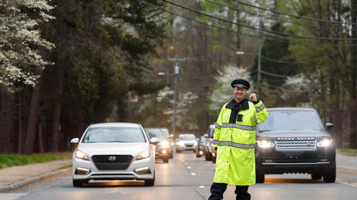 CMS struggles to hire off-duty cops for traffic safety | Charlotte Observer