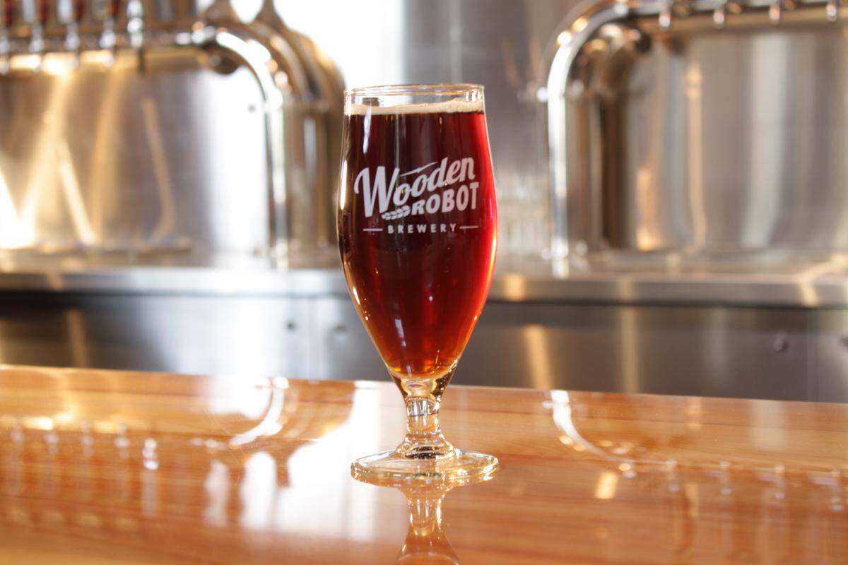 Sweater Weather English-Style combines the tastes of caramel and chocolate malt.&nbsp;
