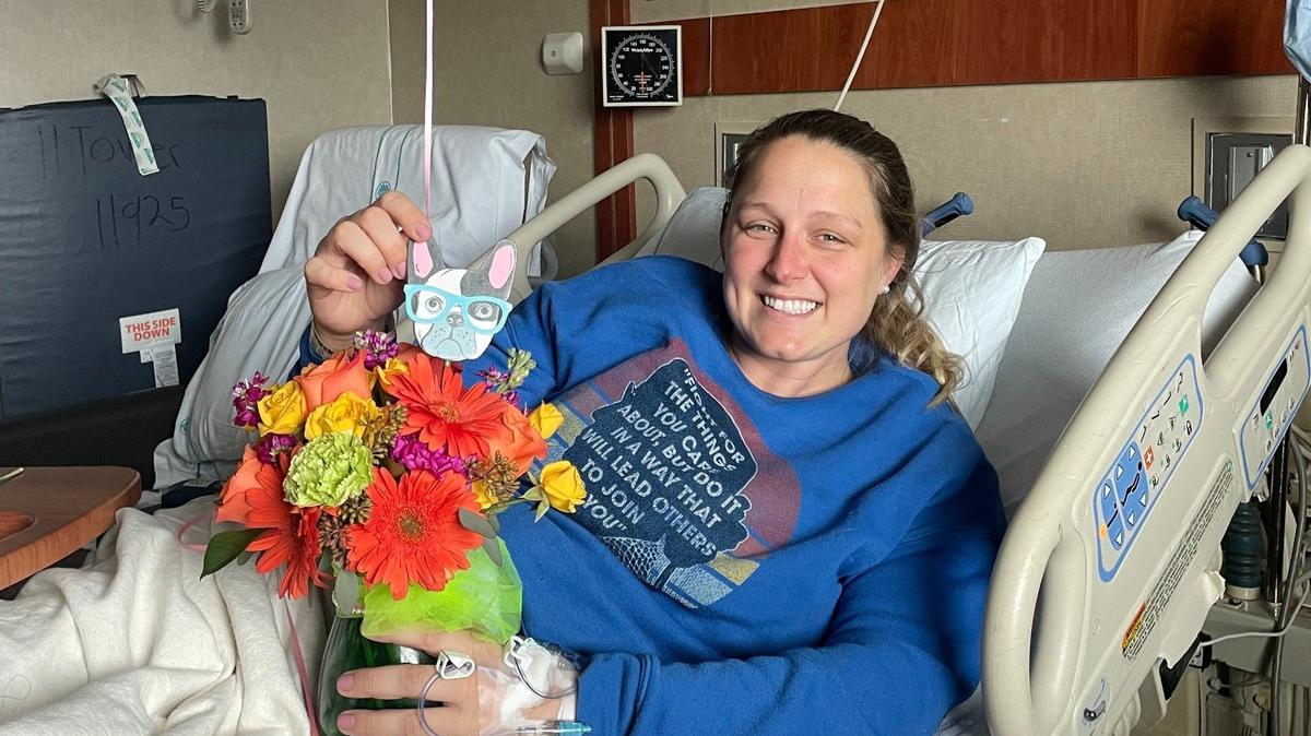 Carrie Klamut after surgery during treatment for Stage 3 colon cancer .
