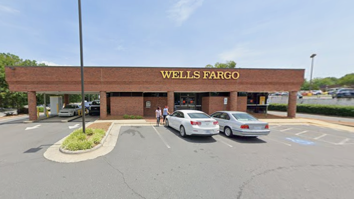 Armed robber at a Charlotte Wells Fargo takes more than $1,000