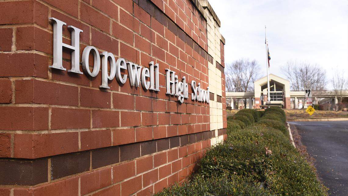 5 students detained, 2 guns found after fight at Huntersville high school 