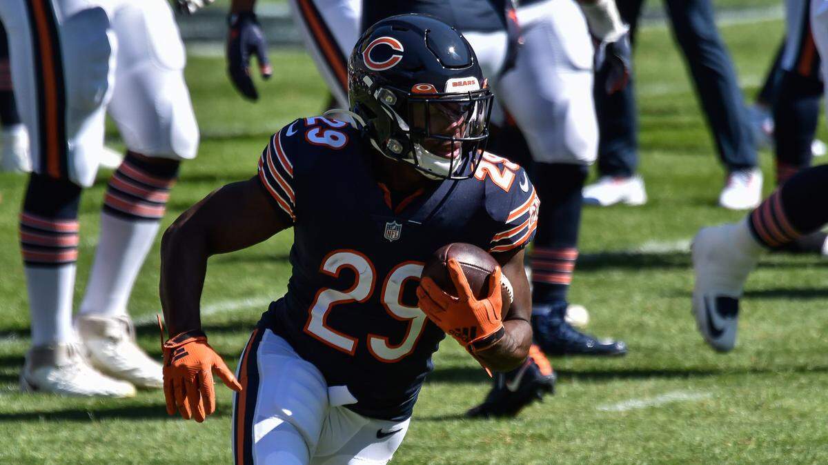 Chicago Bears running back Tarik Cohen warms up before a 2020 game against the New York Giants at Soldier Field. (Jeffrey Becker-USA TODAY)
