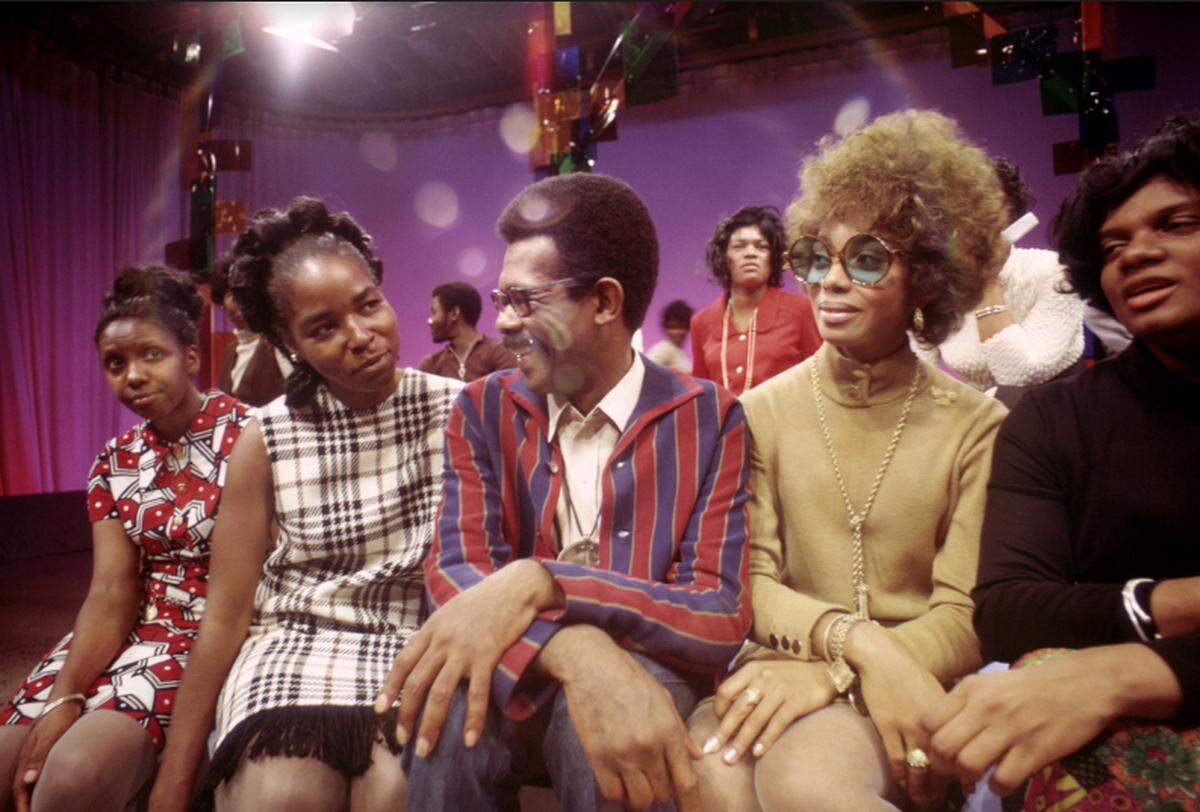 Members of the J.C. White Choir surround “SOUL!” host and producer Ellis Haizlip, center, in a scene from the film “Mr. SOUL!”