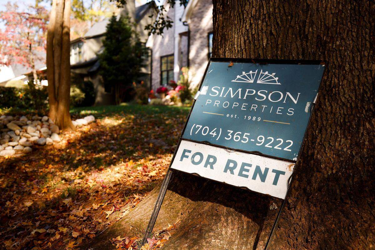 A realtor.com report shows that Charlotte’s median rents are falling.