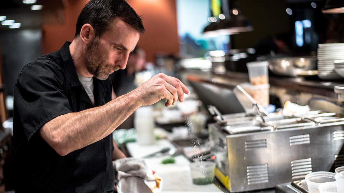 Upstream executive chef Sam Diminich beat chef Bobby Flay with a Lobster Risotto on Food Network’s “Beat Bobby Flay”.
