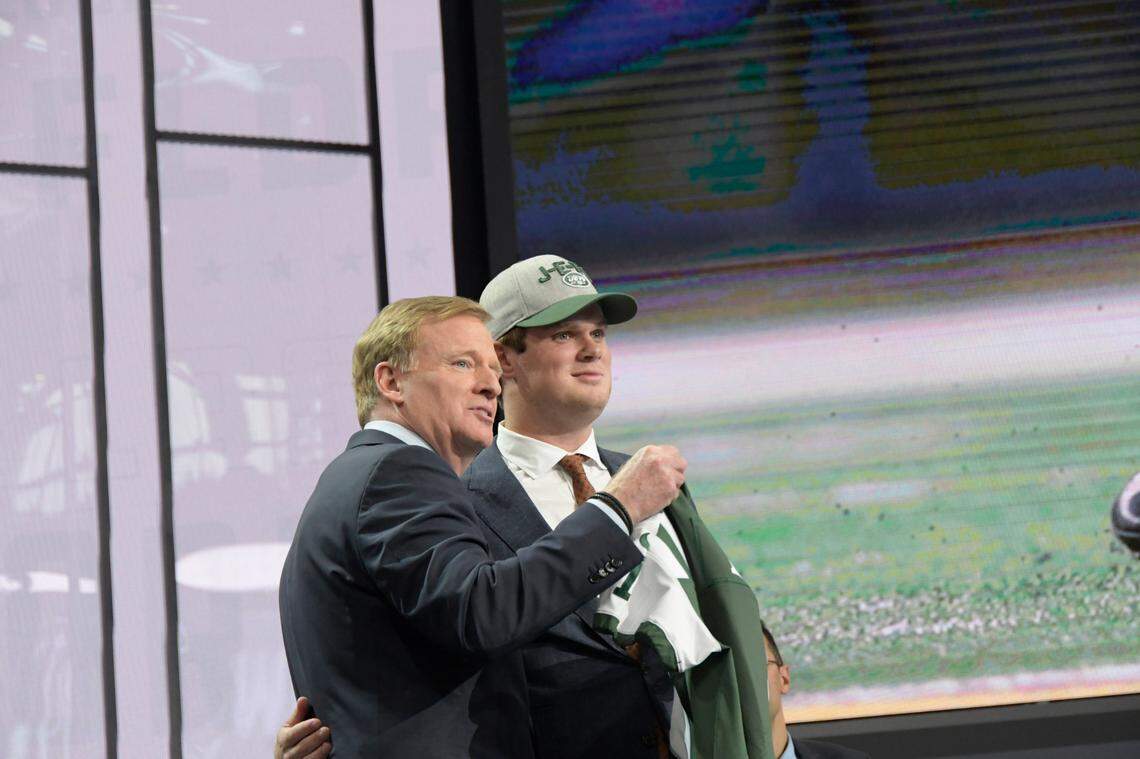 USC quarterback Sam Darnold, with NFL Commisioner Roger Goodell, left, is selected third overall by the New York Jets during the NFL Draft at AT&T Stadium in Arlington, Texas, on Thursday, April 26, 2018. (Max Faulkner/Fort Worth Star-Telegram/TNS)