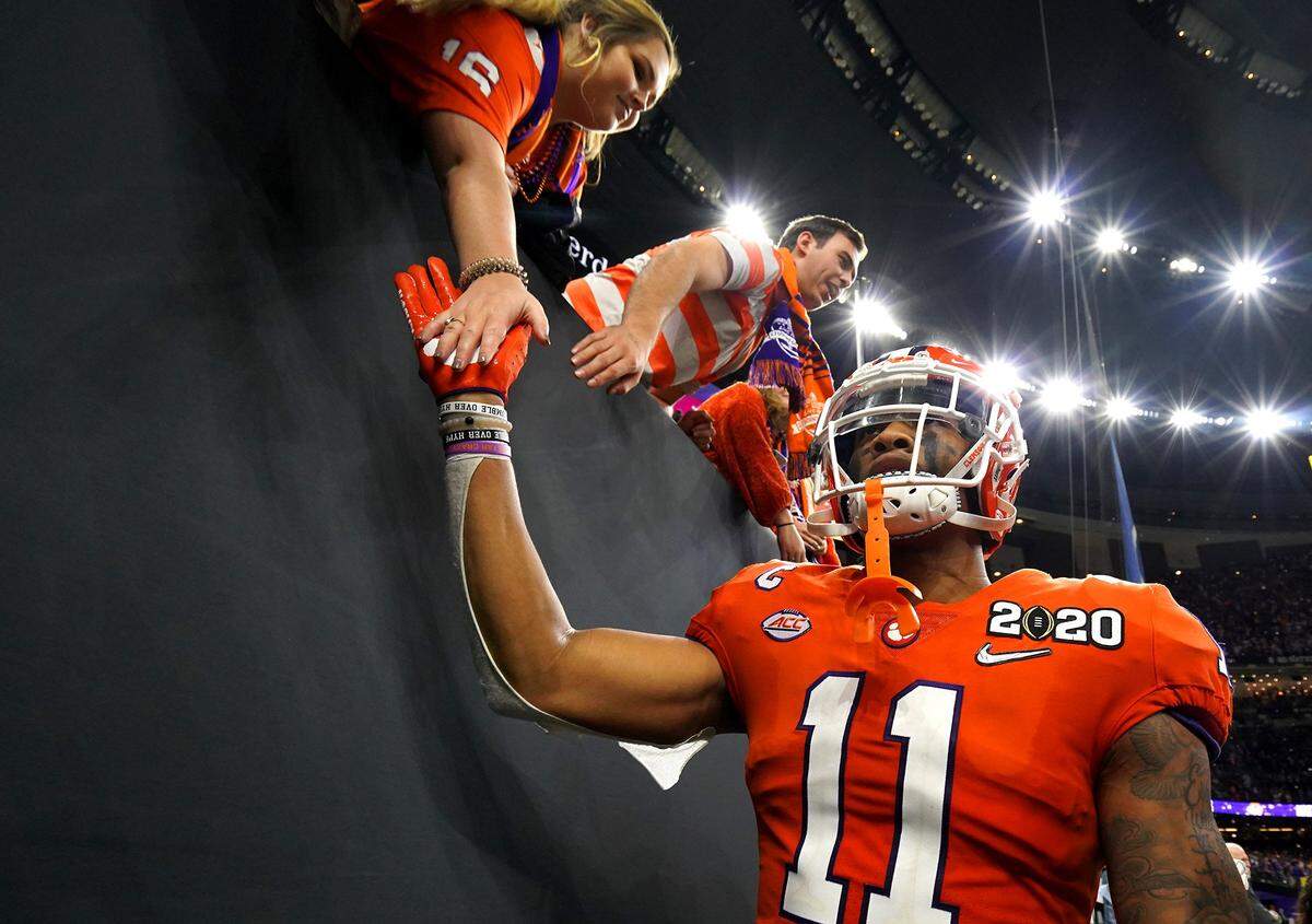 Clemson Tigers linebacker Isaiah Simmons slaps hands with fans following the team’s loss to LSU in the national championship game.