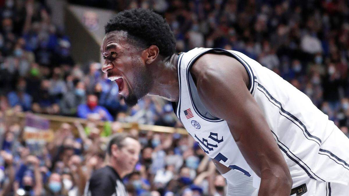Duke’s Mark Williams (15) celebrates after scoring against N.C. State in January. The Charlotte Hornets picked Williams 15th overall Thursday night in the NBA draft.