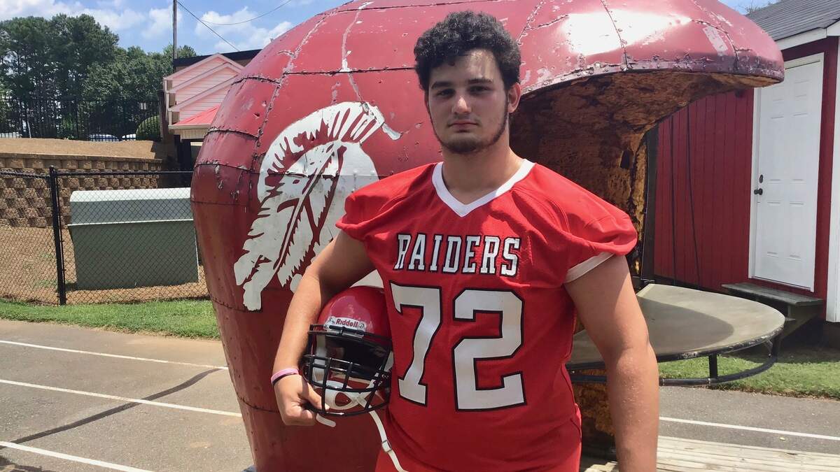 Belmont South Point High offensive lineman Larry Dowdy is a top-75 recruit in North Carolina and a Georgia Tech commit.