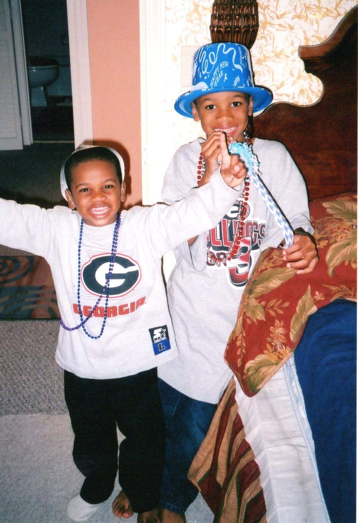 Chase Claxton, left, and his brother, Nic, were always big Georgia basketball fans. That’s where their father, Charles, played basketball before being drafted by the Phoenix Suns in 1994.