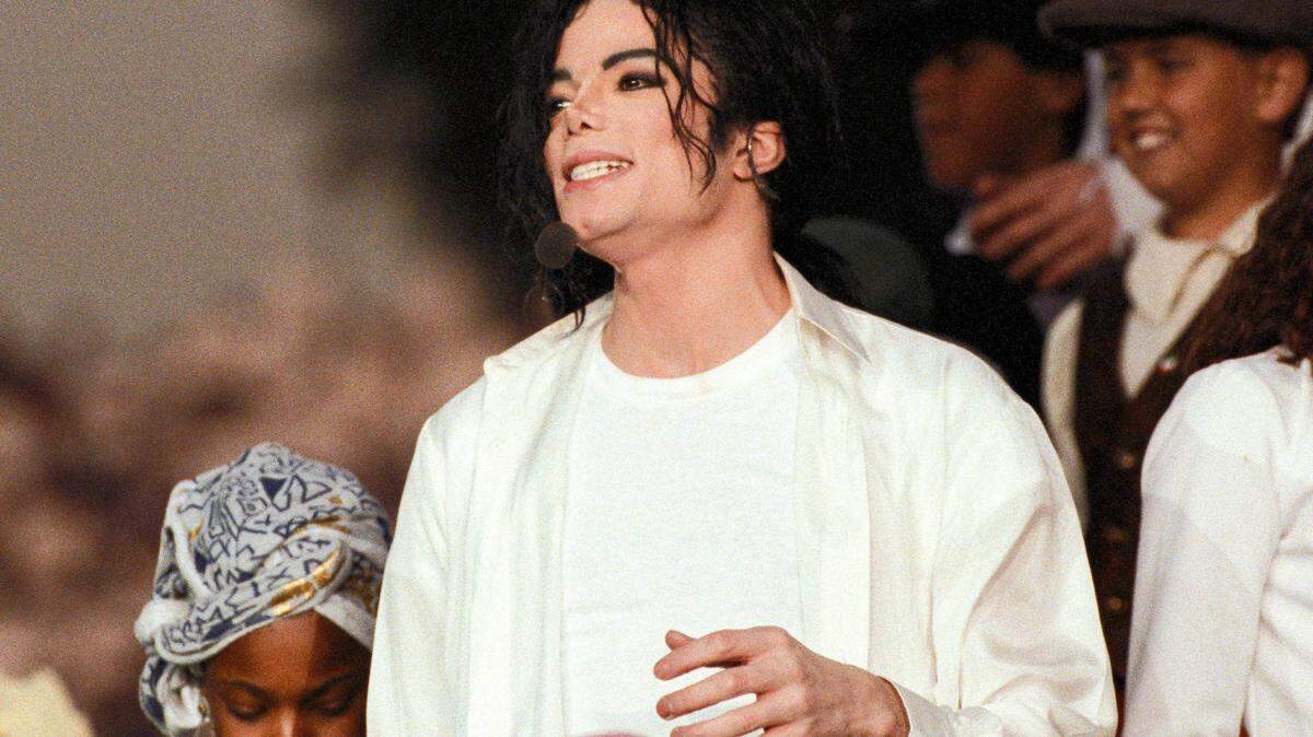 Jan 31, 1993; Pasadena, CA, USA; FILE PHOTO; Recording artist Michael Jackson performs during the halftime show of Super Bowl XXVII at the Rose Bowl. The Dallas Cowboys defeated the Buffalo Bills 52-17. Mandatory Credit: Peter Brouillet-USA TODAY Sports