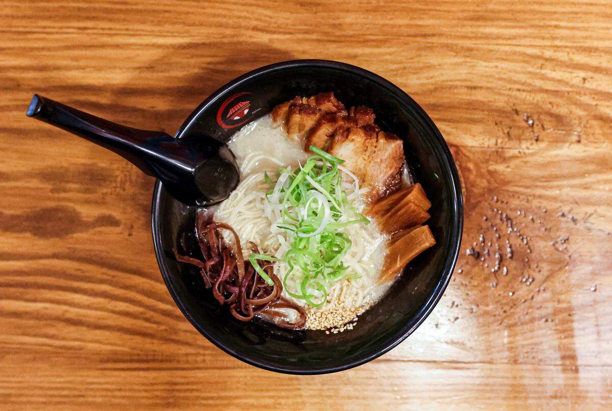 Kazoku White ramen.