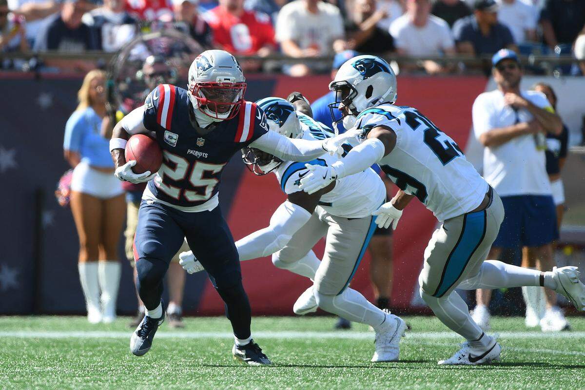 New England Patriots cornerback Marcus Jones (25) runs the ball while Carolina Panthers cornerback Akayleb Evans (29) defends during Sunday’s first half at Gillette Stadium.