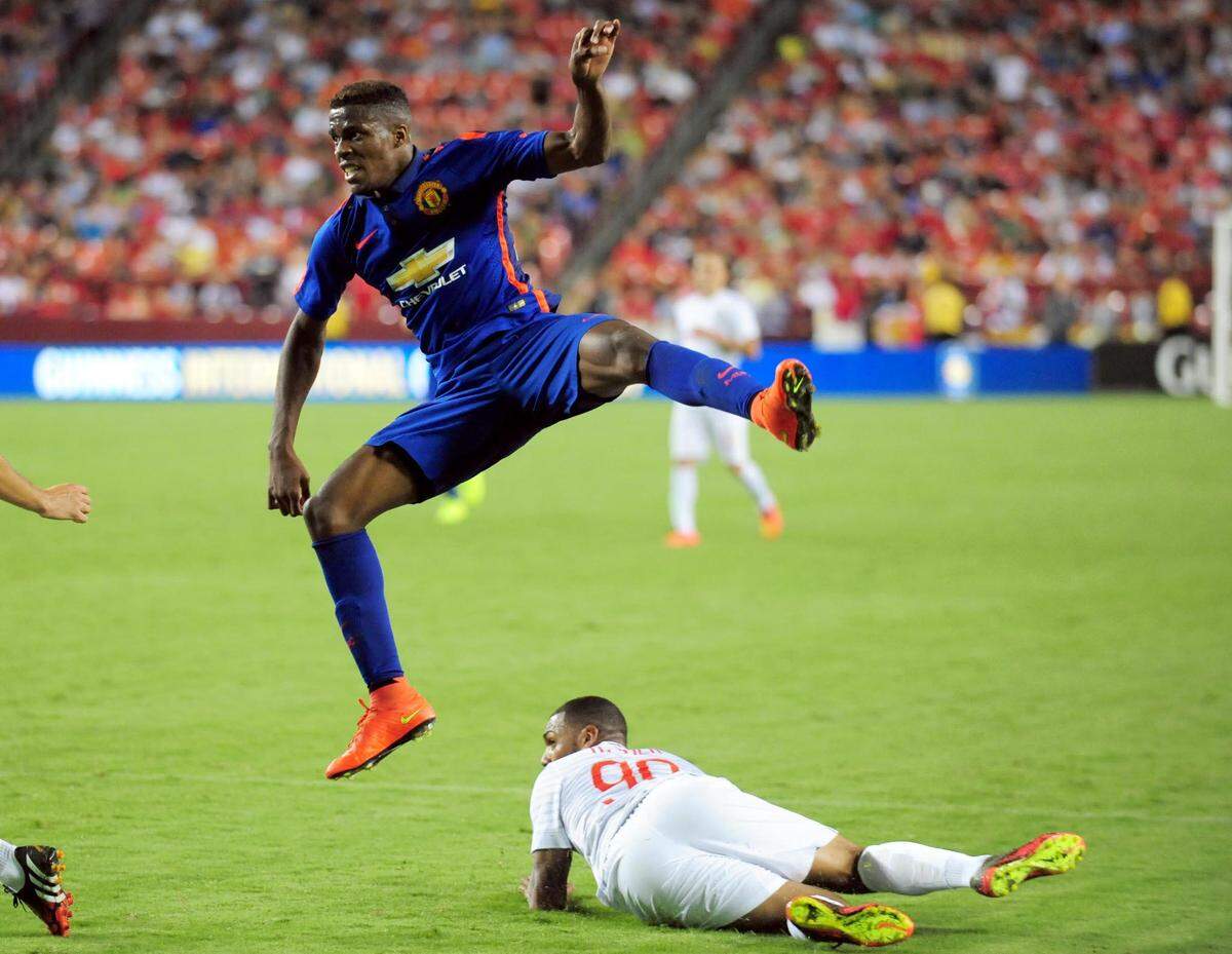 Jul 29, 2014; Landover, MD, USA; Manchester United midfielder Wilfried Zaha (29) shoots the ball over Inter Milan midfielder Yann M’Vila (90) in the second half at FedEx Field.