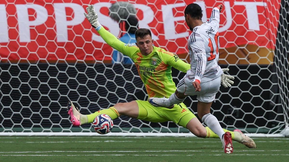 S.L. Benfica’s goal keeper Anatoliy Trubin extends his right leg to successfully block a goal attempt by Bayern München’s forward Leroy Sane during the FIFA Club World Cup at Bank of America Stadium in Charlotte, NC on Tuesday, June 24, 2025.