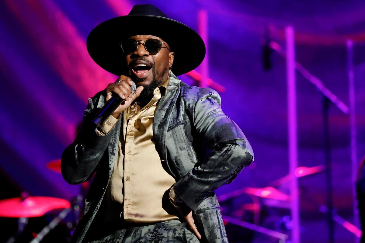 Anthony Hamilton performs on stage during The Night Tour at the Spectrum Center in Charlotte, N.C., Thursday, March 17, 2022.