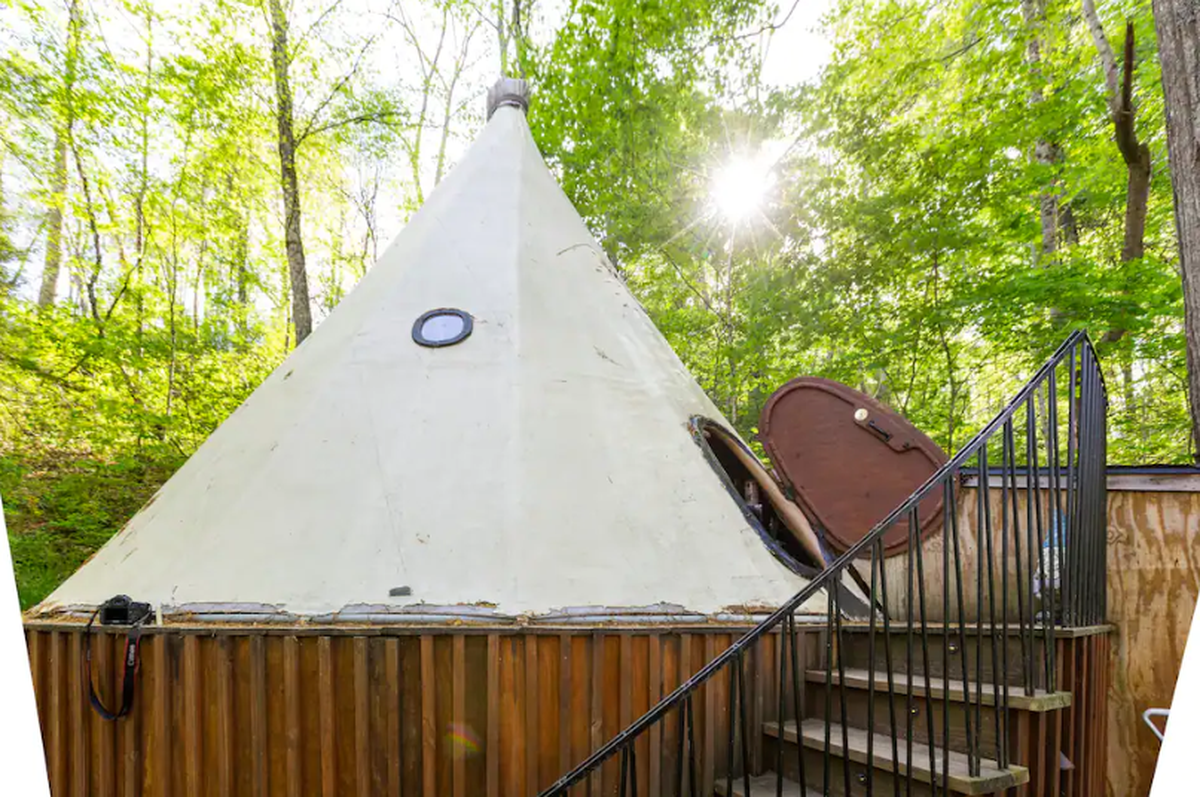 These images can only be used with stories related to Airbnb listings.