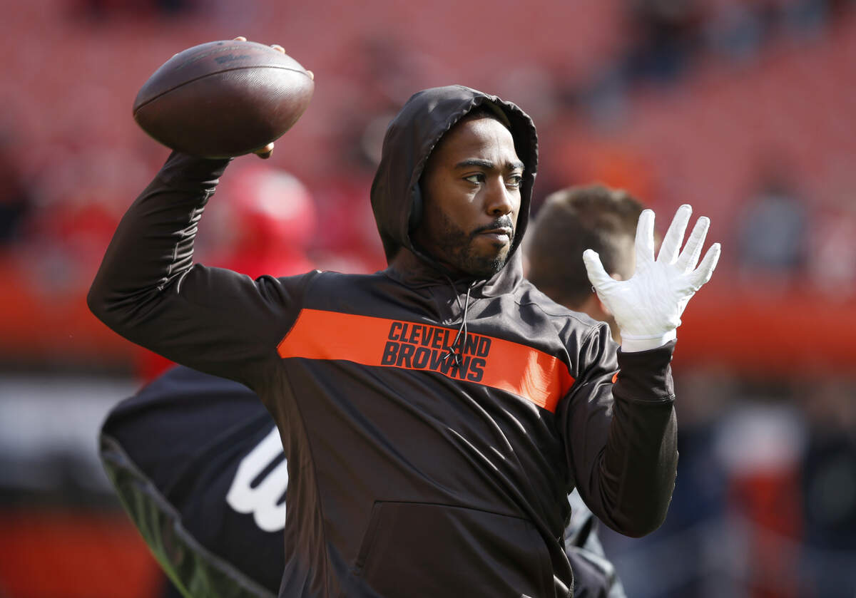 Cleveland Browns quarterback Tyrod Taylor warms up before an NFL football game against the Kansas City Chiefs, Sunday, Nov. 4, 2018, in Cleveland. (AP Photo/Ron Schwane)
