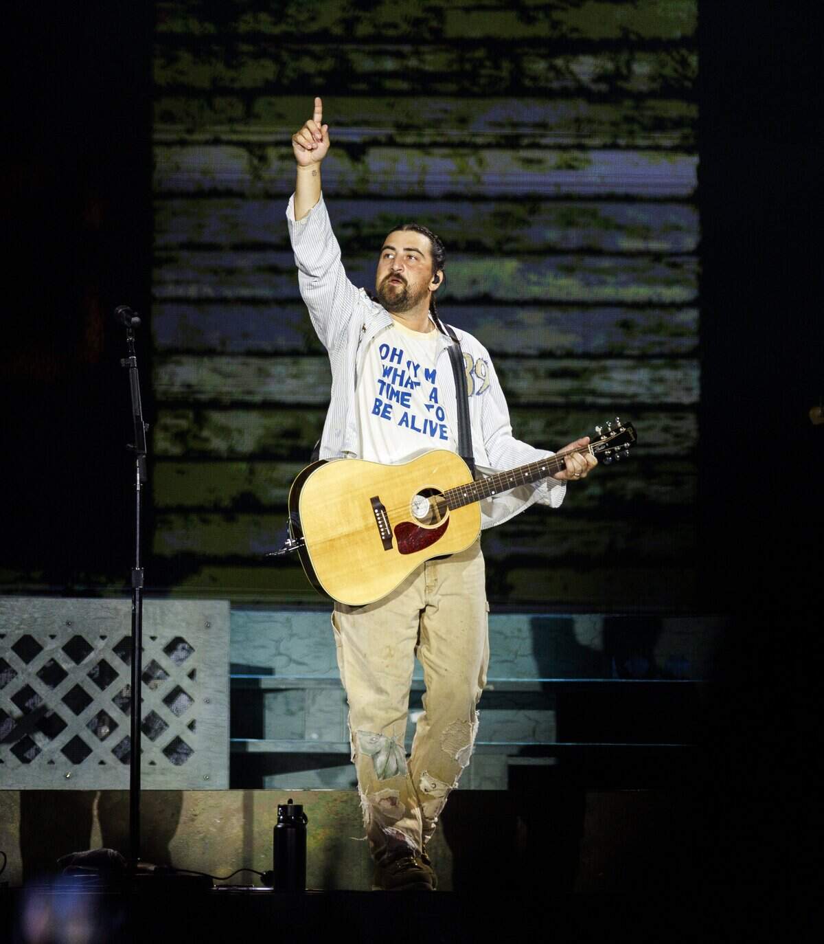 Noah Kahan acknowledges the sold-out crowd.
