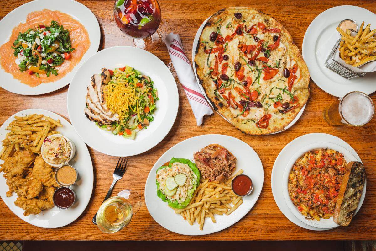 Harper’s serves American food, including Chicken Supremes, wood-fired pizza, salads and more.