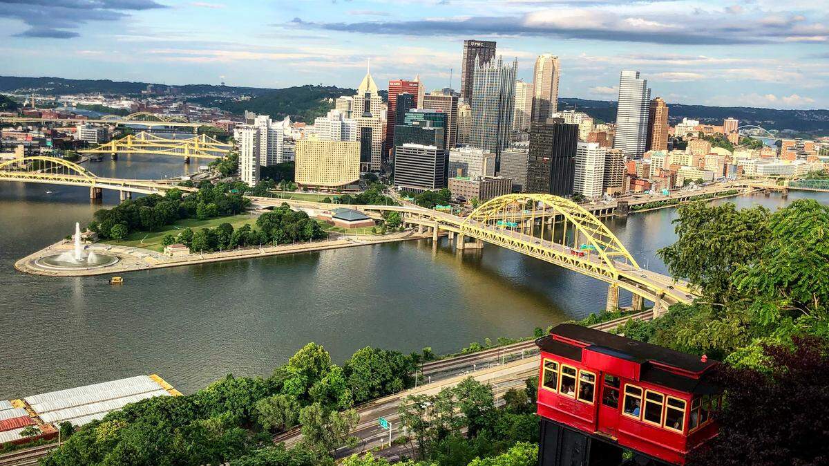 About 150 of Charlotte’s business and civic leaders visited Pittsburgh this past week for a three-day immersion aimed at learning about the city’s transformation, economic mobility efforts and professional sports facilities.
