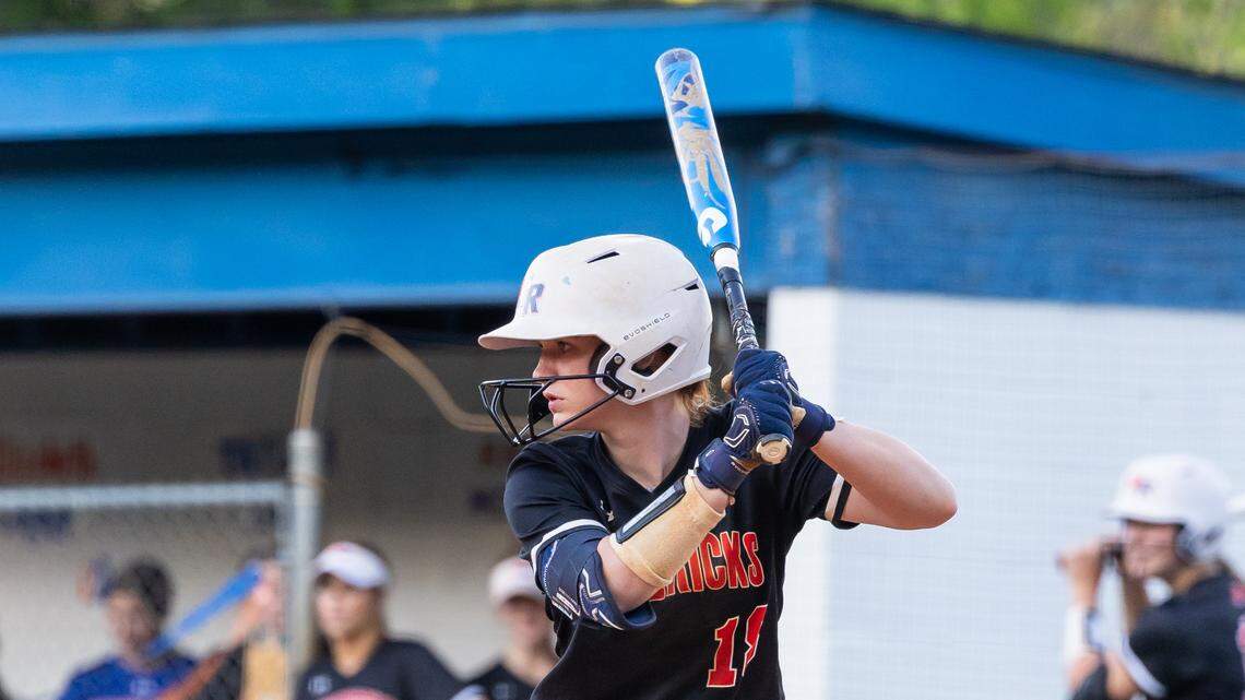 Marvin Ridge softball’s Ella Tracy makes ‘ESPN-worthy’ catches, is daughter of ex-MLB player