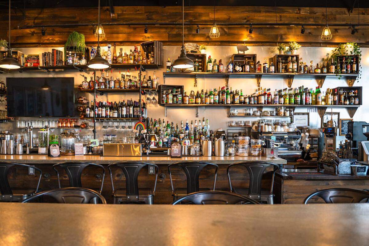 At the Artisan Palate, guests can eat or grab a drink and then look around the art gallery, which features a different local artist each month.