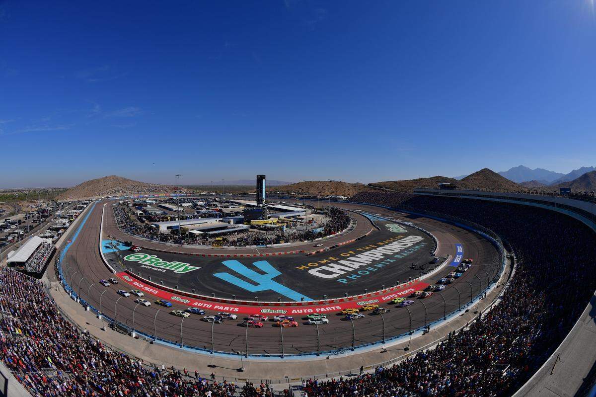 Nov 5, 2023; Avondale, Arizona, USA; NASCAR Cup Series driver William Byron (24) leads the field for the start of the Cup Series Championship race at Phoenix Raceway. Mandatory Credit: Gary A. Vasquez-USA TODAY Sports