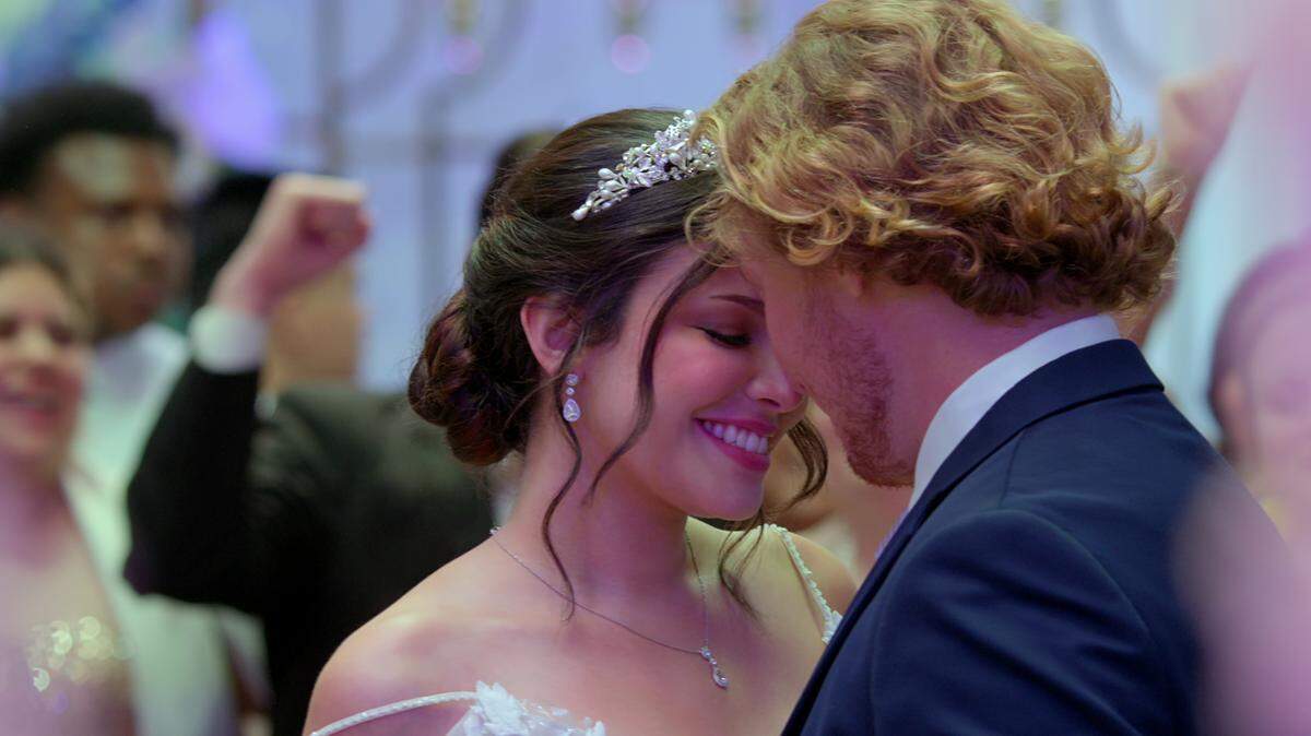 Love is Blind stars Amy and Johnny in season 6 of Netflix reality dating show.