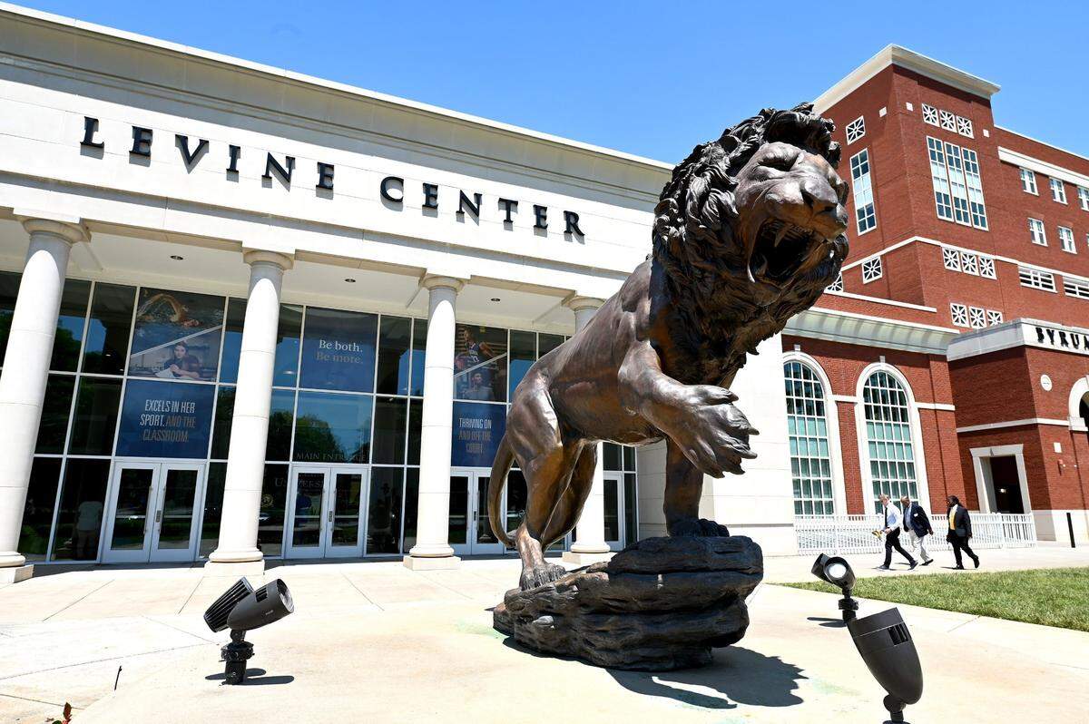 The Levine Center has a 33-meter NCAA-level competition swimming pool in the basement and also houses Curry Arena, the home court for the basketball teams with pull-out bleacher seating for 2,200.
