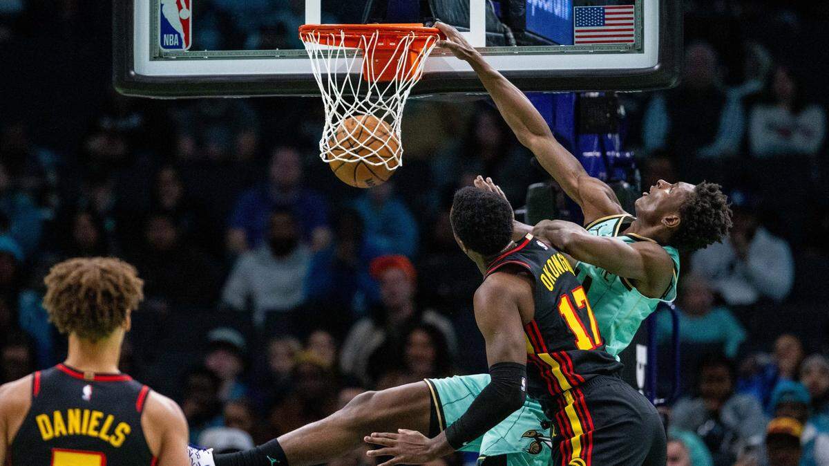 Charlotte Hornets forward Moussa Diabate (14) dunks against Atlanta Hawks forward Onyeka Okongwu (17) during the second quarter at Spectrum Center.