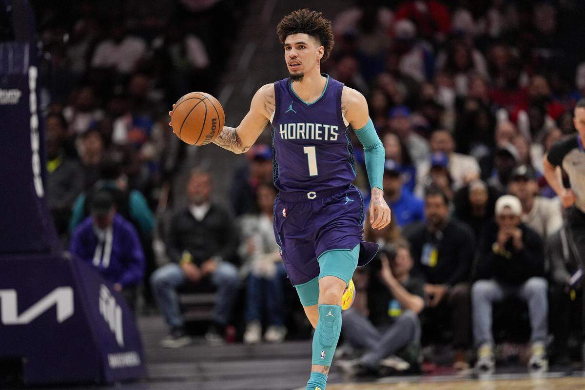Charlotte Hornets guard LaMelo Ball (1) brings the ball up court against the New York Knicks during the second half at Spectrum Center.