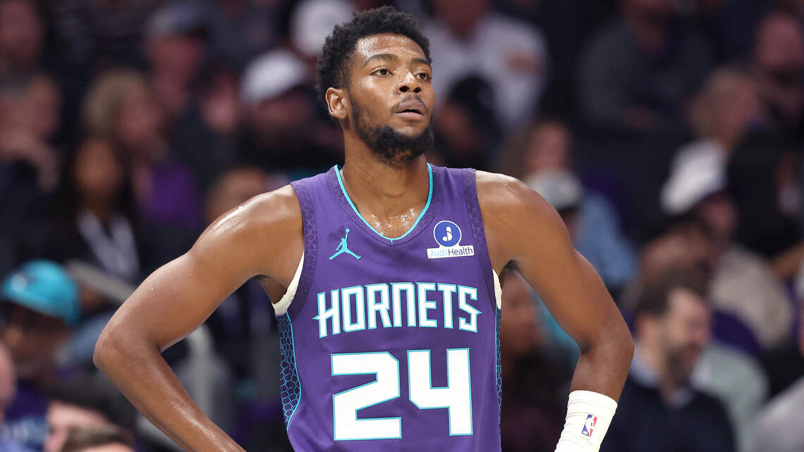 Charlotte Hornets booed repeatedly in 47-point blowout home opener loss to Hawks