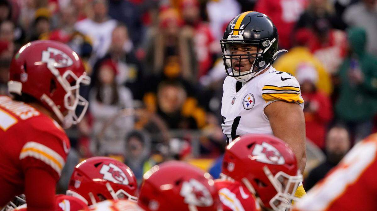 Pittsburgh Steelers outside linebacker Alex Highsmith is one of three former Charltote 49ers in this year’s NFL playoffs.