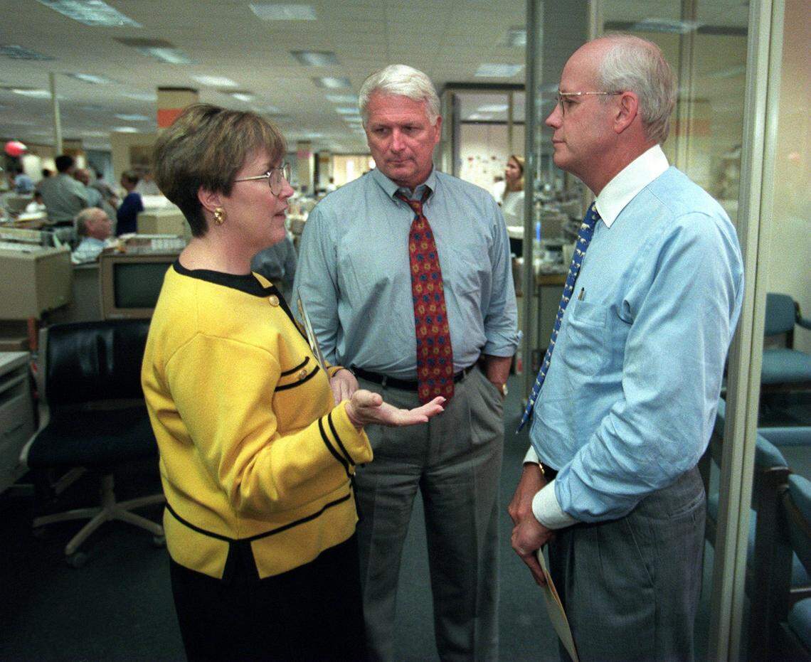 Rolfe Neill looks on as Charlotte Observer editor Jennie Buckner talks with newly appointed publisher Peter Ridder on July 17, 1997. 