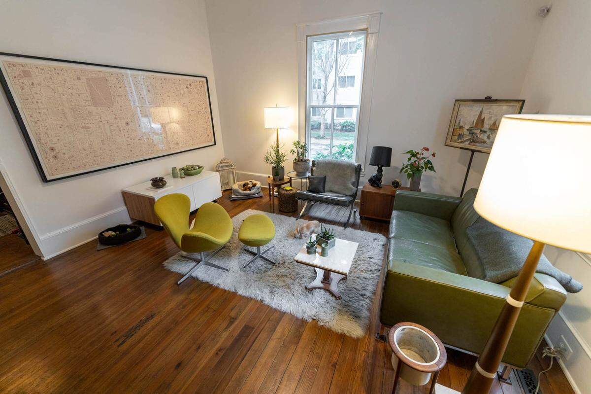 The living room features a Heliograph by León Ferrari.